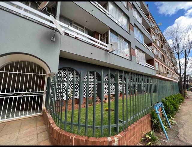 1 BEDROOM APARTMENT FOR SALE IN YEOVILLE